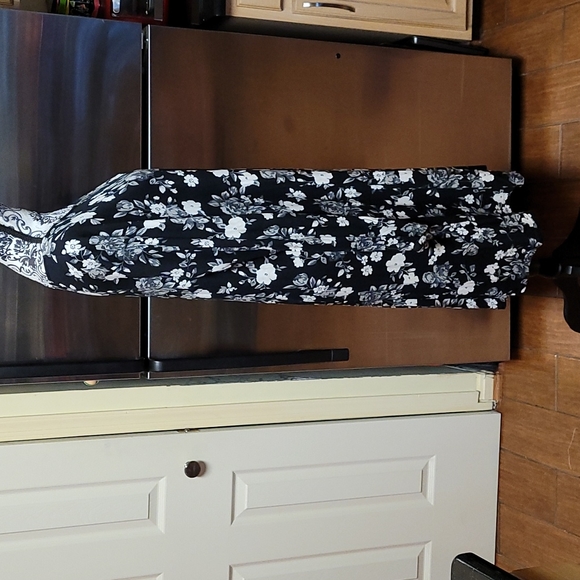 🖤Floral Flutter Dress - Picture 3 of 8